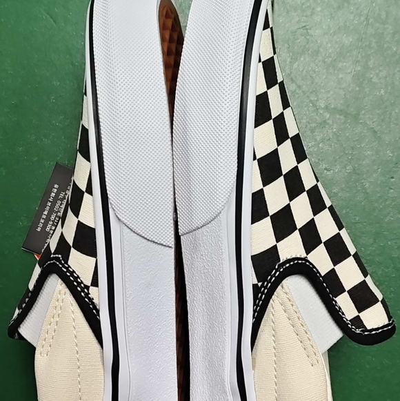 Vans Women's Black and White Checkered Slip-On Sneakers Size 9 - Picture 4 of 4